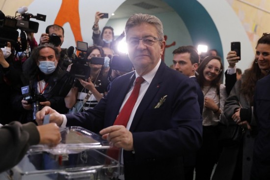 Γαλλία – Δημοσκόπηση: Μπροστά η Αριστερά υπό τον Μελανσόν στις βουλευτικές εκλογές