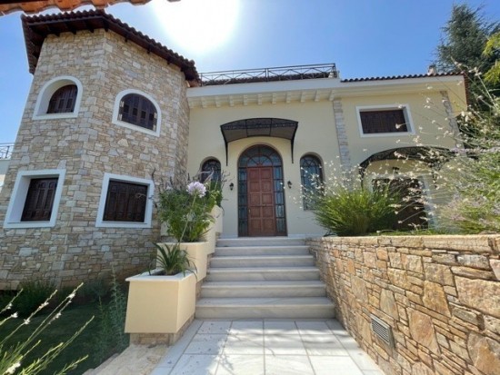 Η βίλα στην Εκάλη με την τιμή- πρόκληση 1,2 χιλ. ευρώ το τετραγωνικό – Το παρασκήνιο και ο νέος πλειστηριασμός