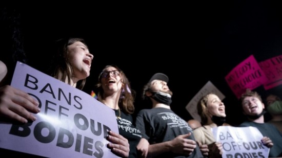 Ακραία πόλωση στις ΗΠΑ: Απαγορεύτηκε στην Οκλαχόμα η άμβλωση μετά την 6η εβδομάδα κύησης