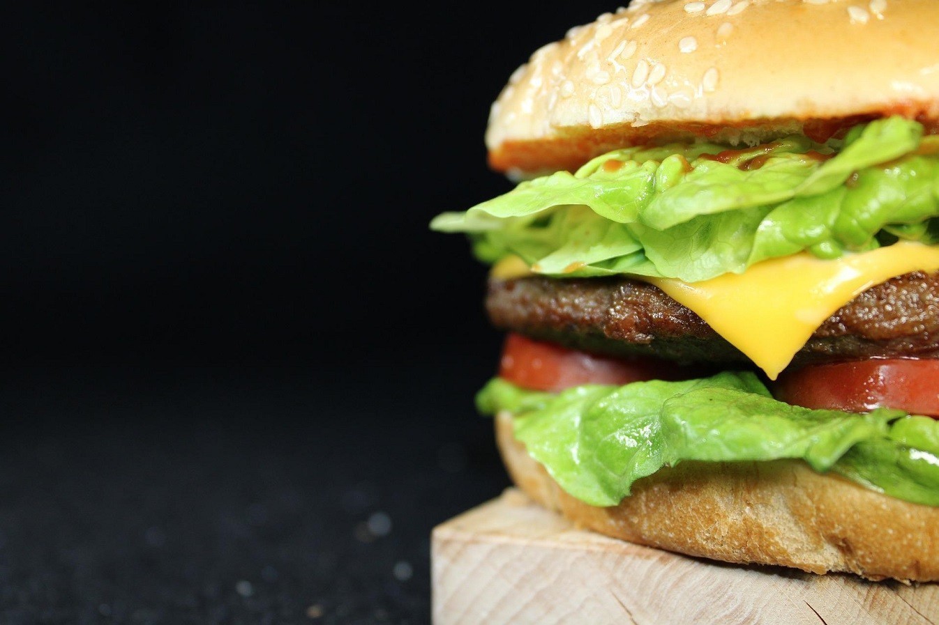 McDonald’s – Wendy’s: Tο μέγεθος των burger μετράει και στις διαφημίσεις (και σηκώνει μηνύσεις)