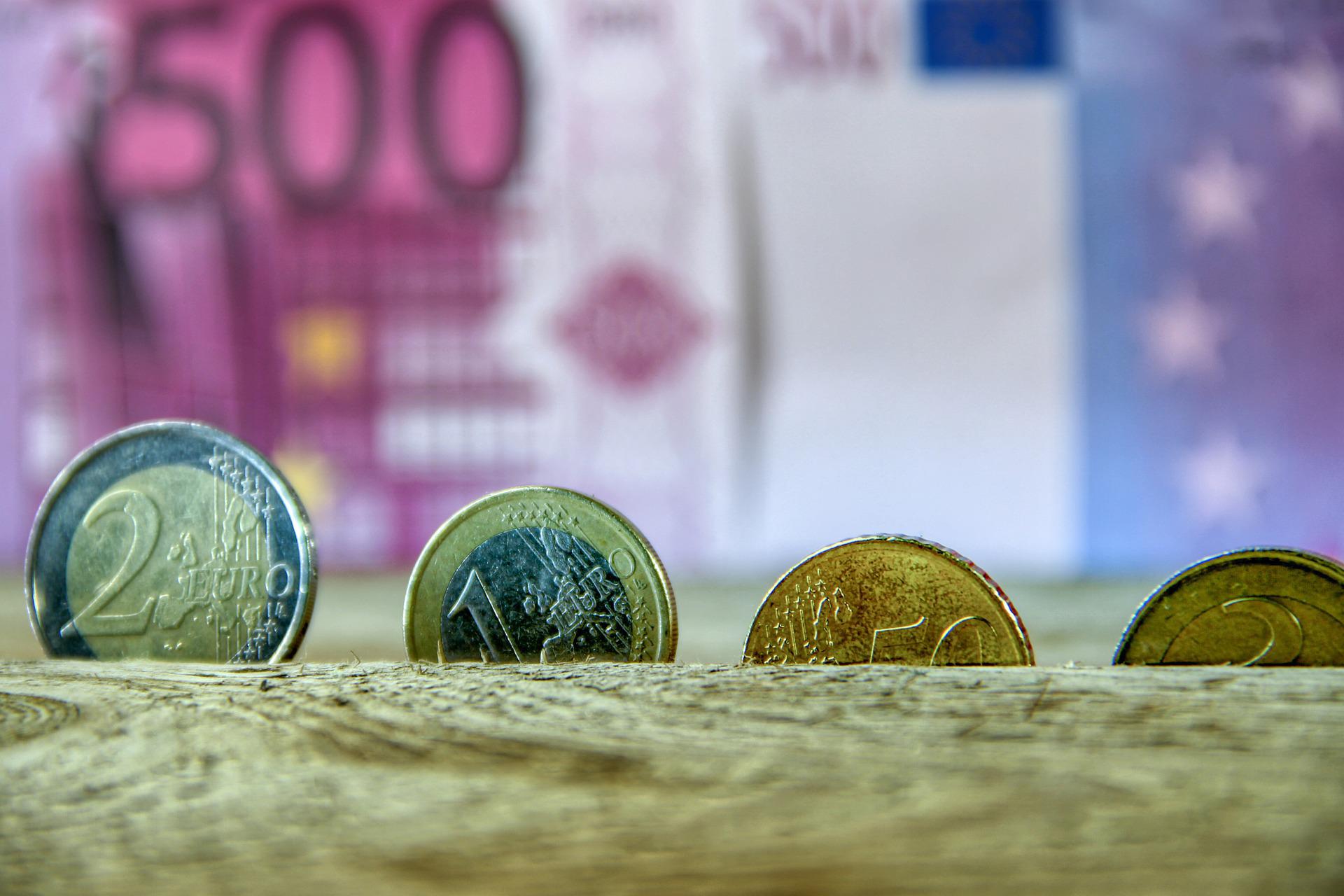 Το ευρώ ξεπέρασε και το $1,10 – Σε υψηλό 13 μηνών το κοινό νόμισμα