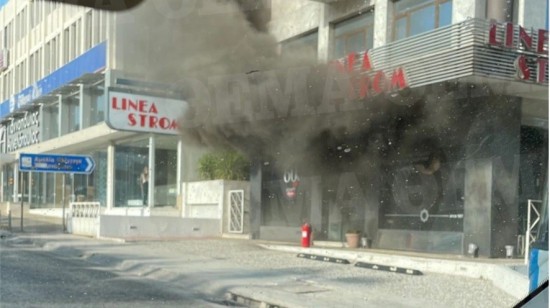 Φωτιά σε ισόγειο κατάστημα με στρώματα στη Λεωφόρο Κηφισίας (tweet + vid)