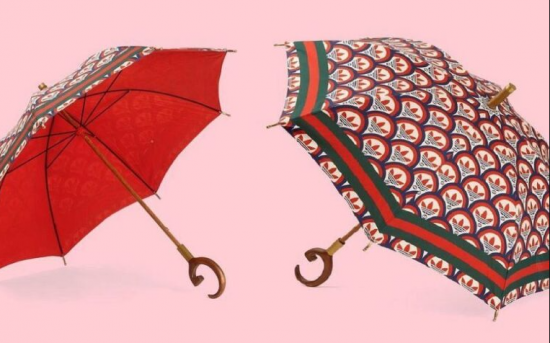 Gucci – Adidas: Η ομπρέλα των 1.560 ευρώ δεν προστατεύει από τη βροχή