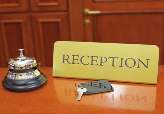 Τρεις εύκολοι τρόποι για να εντοπίσετε τυχόν κρυφές κάμερες σε ξενοδοχεία και Airbnb