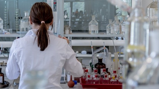 Ευλογιά των πιθήκων: Παγκόσμια ανησυχία – Δεν ανιχνεύθηκε ο ιός στο ύποπτο κρούσμα που νοσηλεύεται στο «Αττικόν»