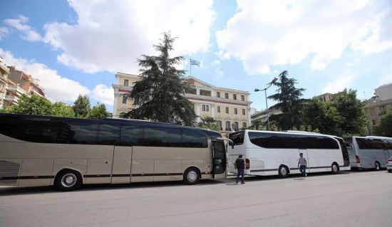 Δύο «ταχύτητες» στον τουρισμό βλέπουν φέτος τουριστικά γραφεία και λεωφορεία