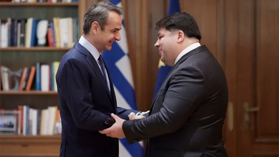 Η συνάντηση Μητσοτάκη με τον νέο πρέσβη των ΗΠΑ και η υποδοχή από τον Πίνατ