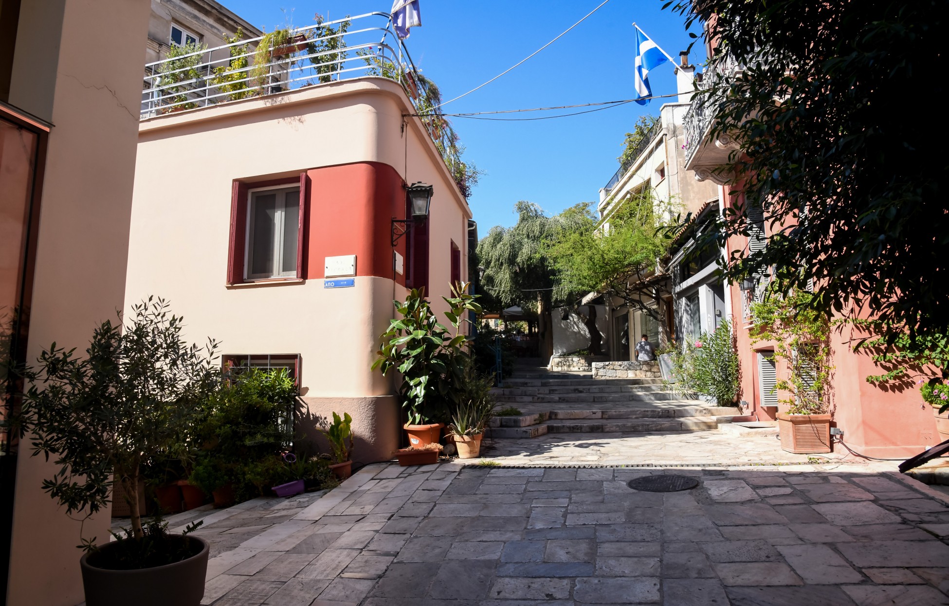 Έρευνα: Πόλη των Airbnb η Αθήνα – Πόσα κερδίζουν οι ιδιοκτήτες