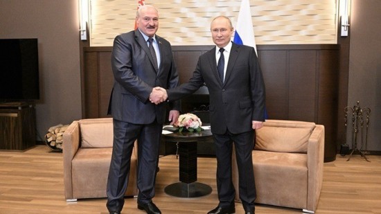 Πούτιν – Λουκασένκο: Οι κυρώσεις έδωσαν ώθηση στις οικονομίες μας για αυτοανάπτυξη