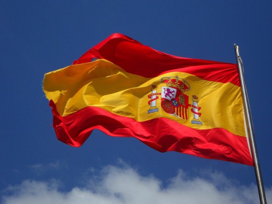 Ισπανία: Μειώνει τον φόρο εισοδήματος για μεσαίες τάξεις και χαμηλόμισθους
