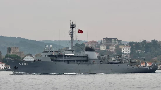 Η Τουρκία κλιμακώνει την ένταση: Βγάζει και το Τσεσμέ στο Αιγαίο με παράνομη Navtex