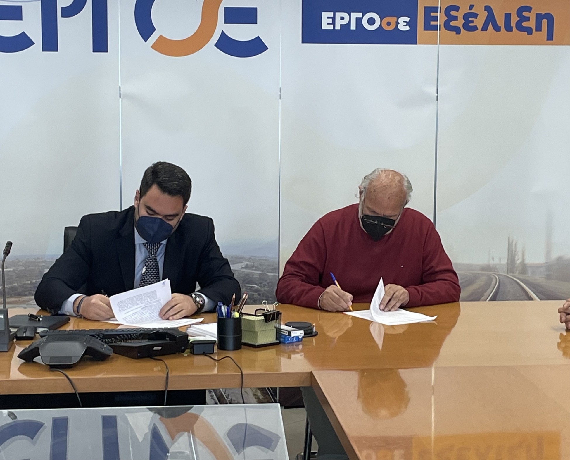 EΡΓΟΣΕ: Υπεγράφη η σύμβαση για εγκατάσταση συστημάτων ηλεκτροκίνησης στη γραμμή Λάρισα-Βόλος