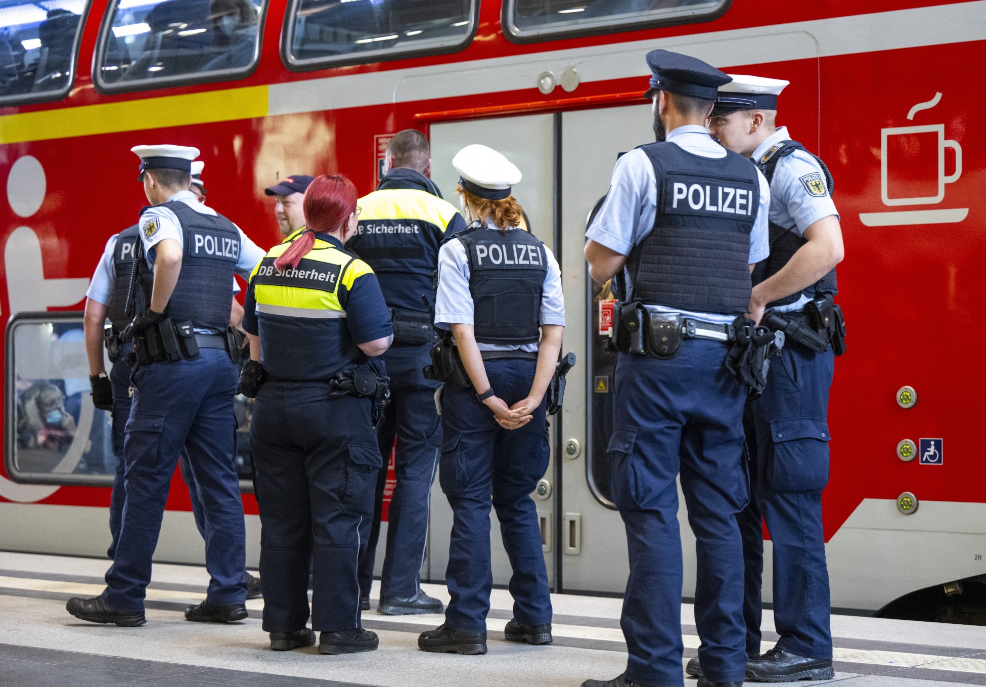Βερολίνο: Όχημα έπεσε πάνω σε πλήθος πολιτών – Ένας νεκρός και τουλάχιστον 30 τραυματίες