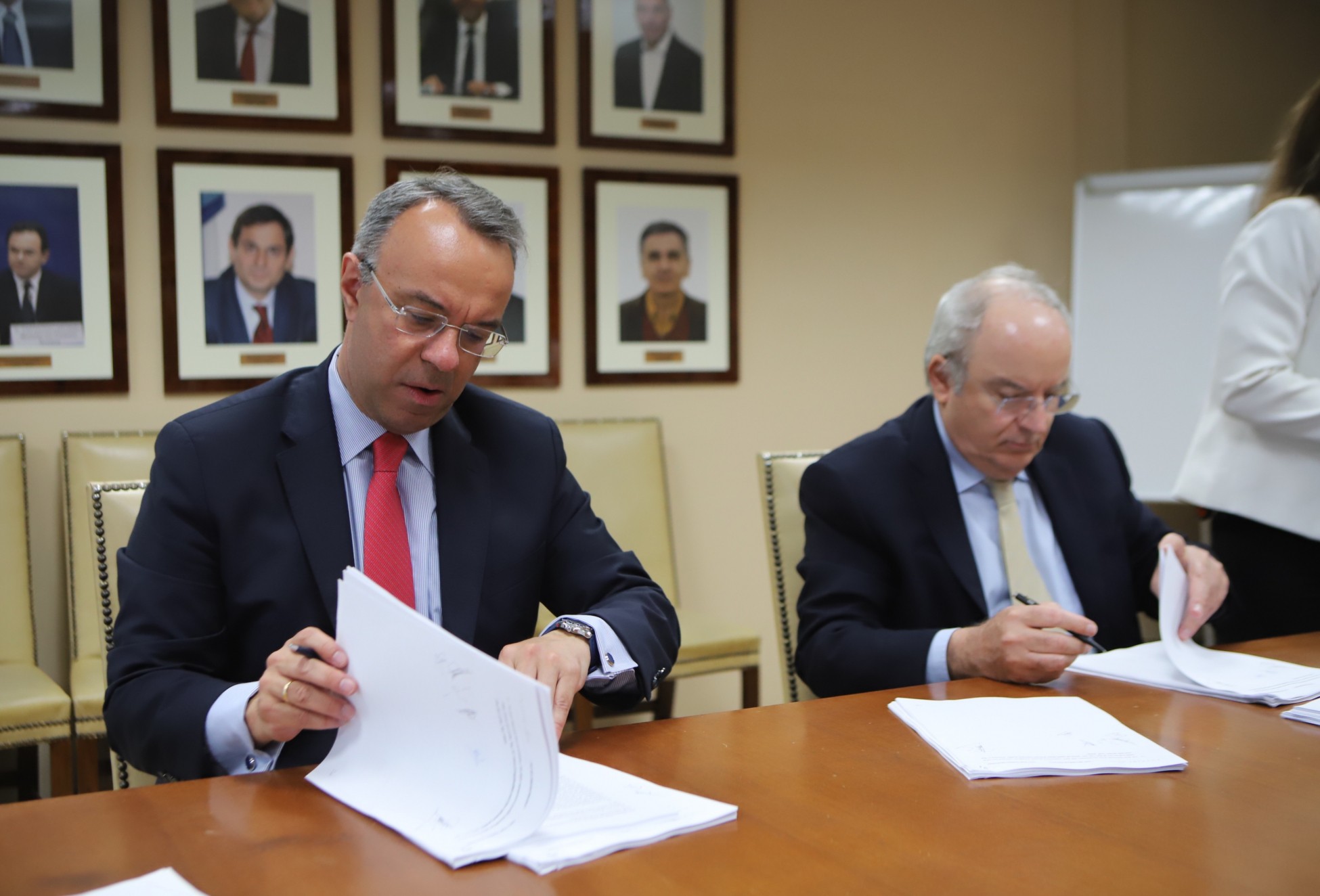 Έπεσαν οι υπογραφές για το καζίνο στο Ελληνικό – Επένδυση άνω του €1 δισ.