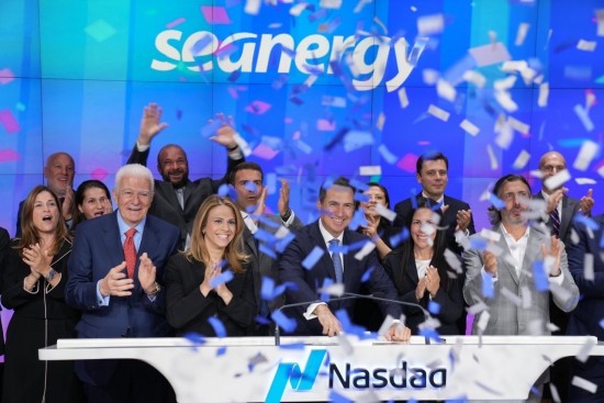 Seanergy:Η διοικητική ομάδα βρέθηκε στο Nasdaq και χτύπησε το καμπανάκι του κλεισίματος των εργασιών (pics)