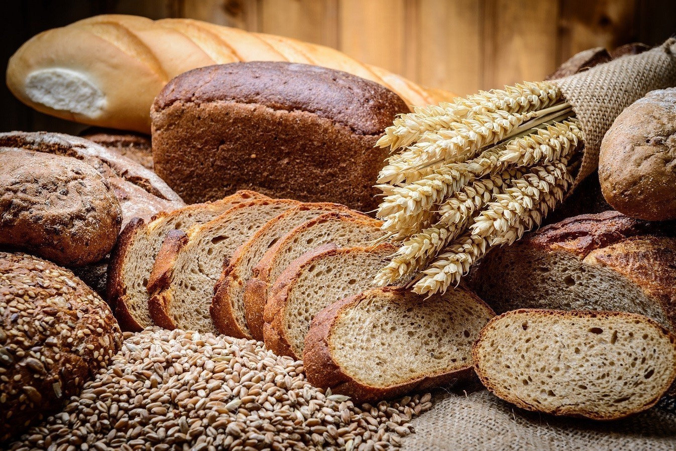 «Πικρό» ψωμί: Η έκρηξη τιμών επαναφέρει τα σενάρια για μείωση του ΦΠΑ (vid)
