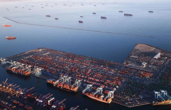 Μέση Ανατολή: Σε κίνδυνο οι εισαγωγές μέσω containers και οι εξαγωγές πετρελαίου