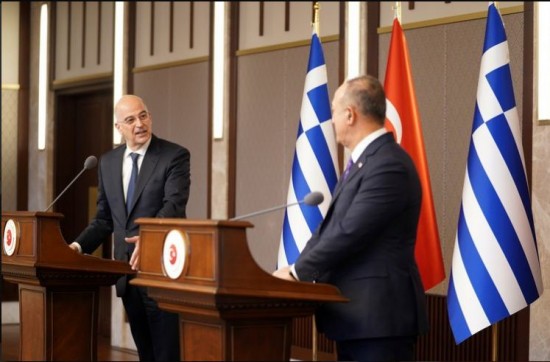 Τηλεφωνική επικοινωνία Δένδια με Τσαβούσογλου