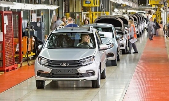 Ρωσία: Πώς η αυτοκίνηση γύρισε 30 χρόνια πίσω