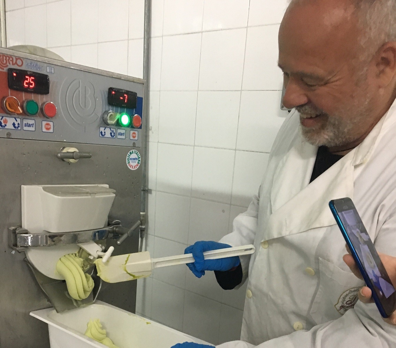 Chatzilia Food Innovation: Η ελληνική επιχείρηση που γνώρισε στους Αμερικανούς το «παγωτό του αστροναύτη» (pic)