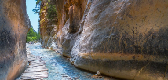 Le Figaro: To Πάρκο Σαμαριάς στην Κρήτη κινδυνεύει από υπεραλίευση