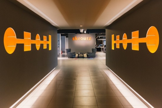 Skroutz Academy και εικονικός βοηθός: Τα νέα εργαλεία εκπαίδευσης και εξυπηρέτησης των συνεργατών της πλατφόρμας