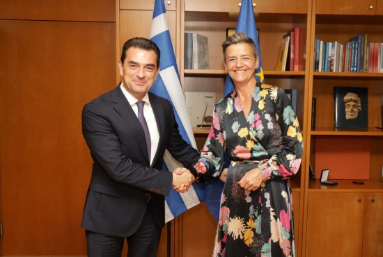 Σκρέκας σε Βεστάγκερ: Στο 50% η συμμετοχή των ΑΠΕ στο ενεργειακό μείγμα ως το τέλος του έτους