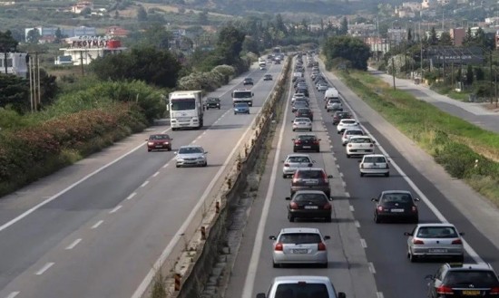 Ελλάδα: Σε ποια πόλη οι οδηγοί παραμένουν ακινητοποιημένοι στα οχήματά τους έως 3 ημέρες τον χρόνο (πίνακας)
