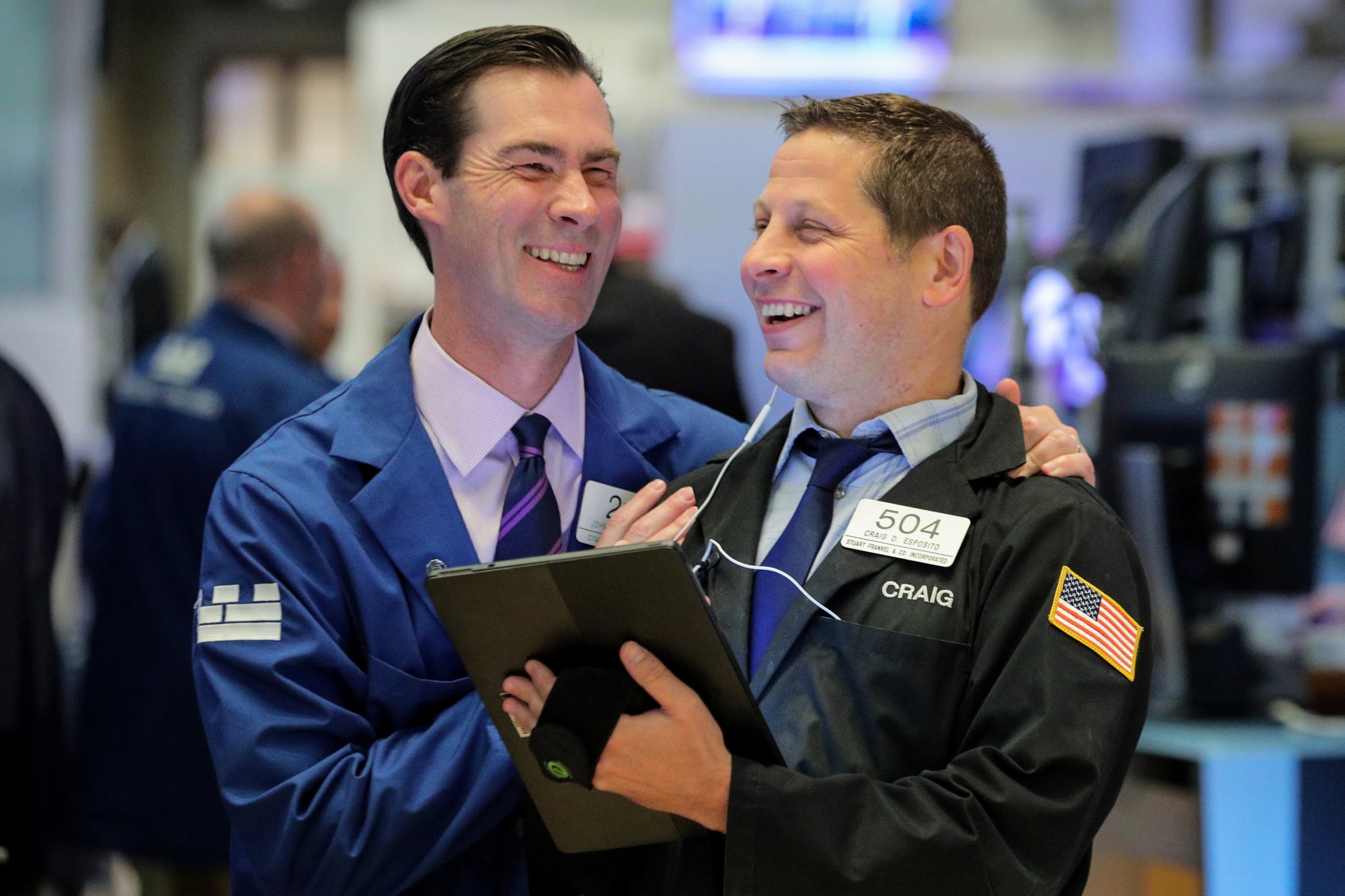 Ράλι στη Wall Street: Οι λιανικές πωλήσεις οδηγούν σε υπεραποδόσεις – Ισχυρά κέρδη για Citigroup (upd)