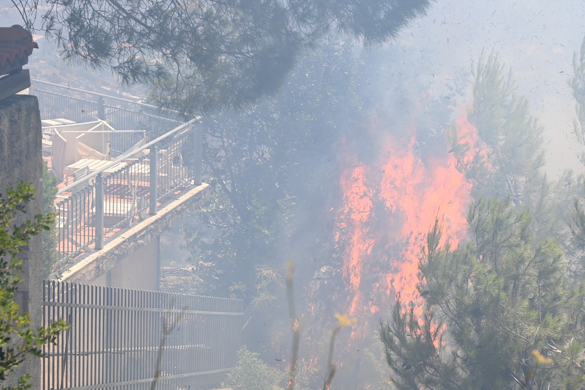 Φωτιά στην Πεντέλη: Οι έξι οδηγίες που δίνουν οι πνευμονολόγοι (vid)