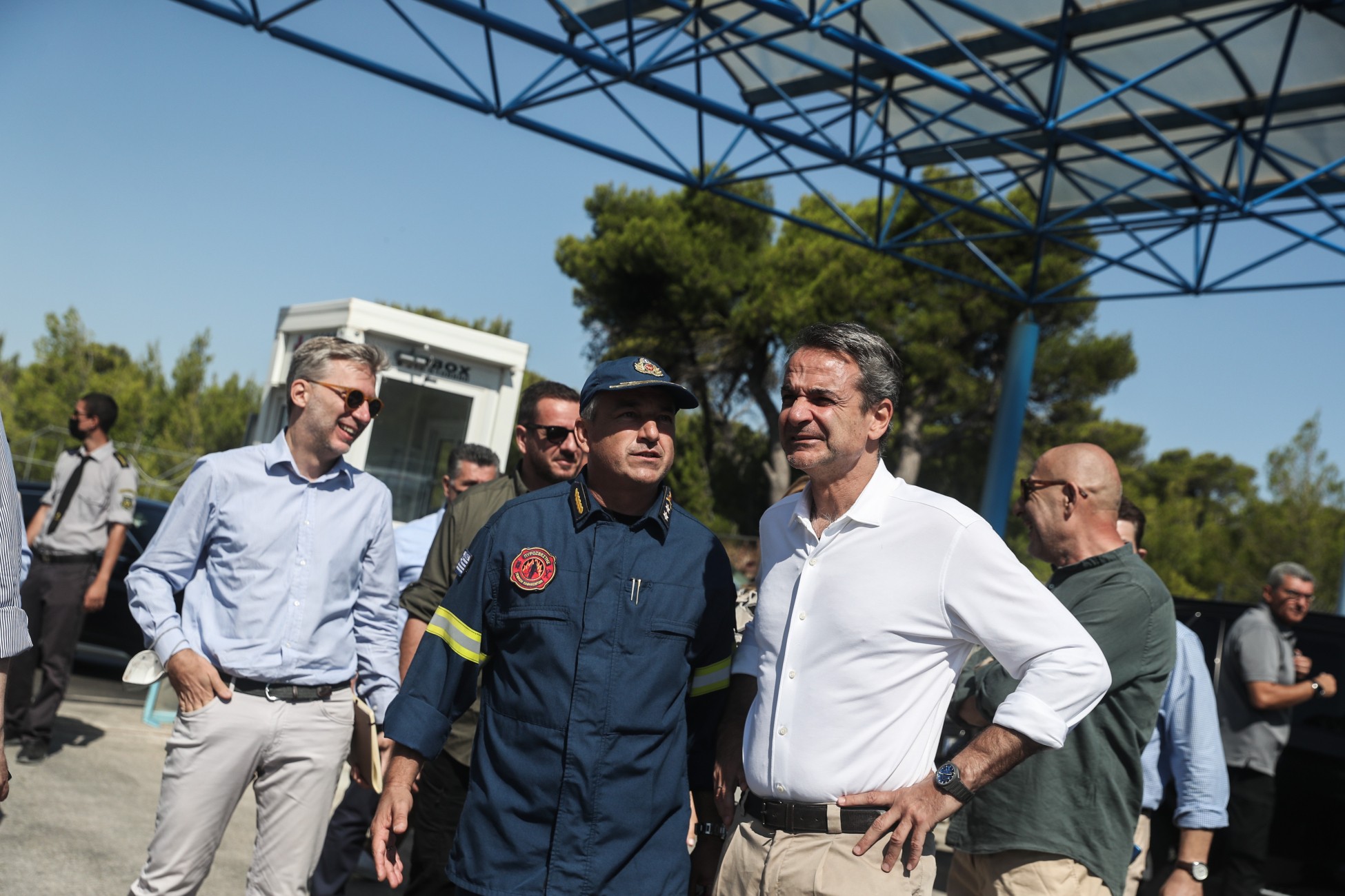 Στις πληγείσες περιοχές της Πεντέλης ο Κυριάκος Μητσοτάκης