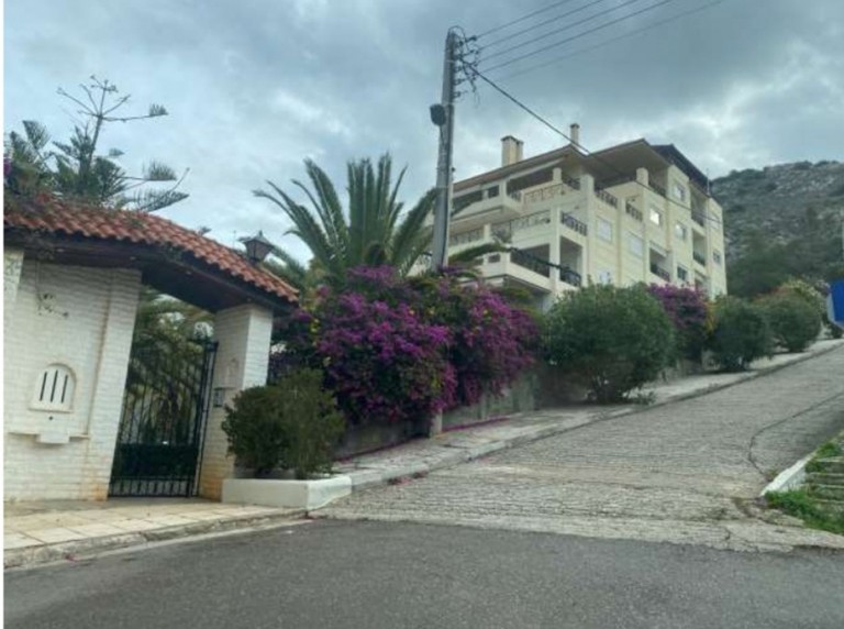 Θάλεια Αγούδημου: Στο σφυρί μεζονέτα της στη Βουλιαγμένη (pics)