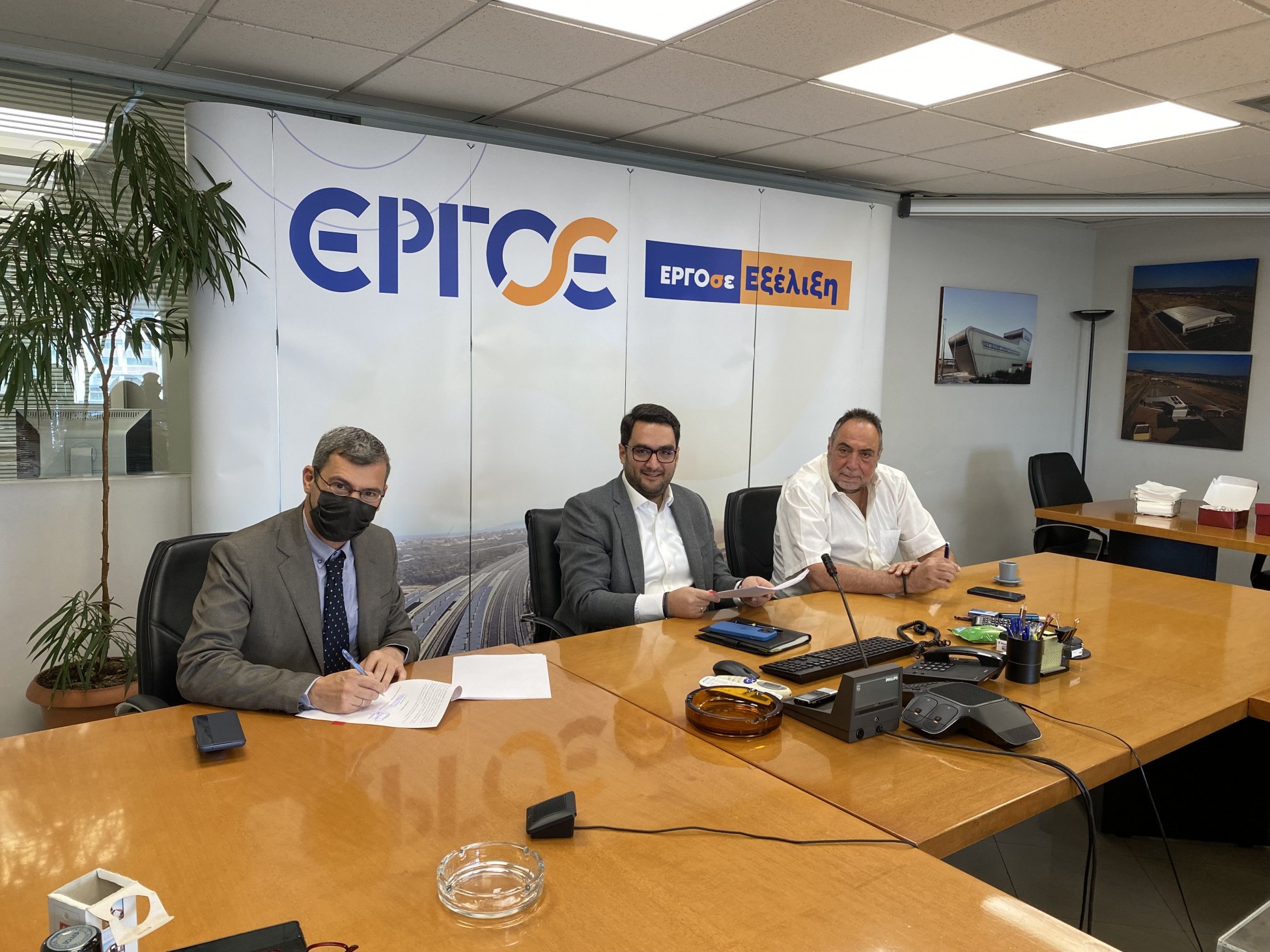 ΕΡΓΟΣΕ: Υπεγράφη η σύμβαση για την εγκατάσταση συστήματος ηλεκτροκίνησης στη νέα διπλή σιδηροδρομική γραμμή Κιάτο – Ροδοδάφνη