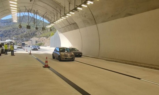 Κακιά Σκάλα: Γιατί ποιον λόγο βάφτηκε άσπρη η άσφαλτος (vid)