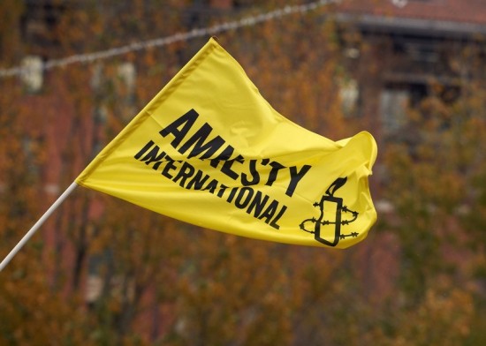 Ινδία: Γιατί οι Αρχές της χώρας επέβαλαν πρόστιμο εκατομμυρίων δολαρίων στη… Διεθνή Αμνηστία