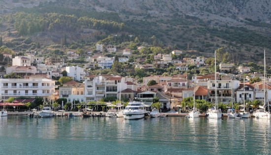 Αυτή η ελληνική κωμόπολη αποτελεί πόλο έλξης για τα γιοτ
