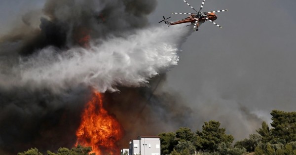 Φωτιά στην Πεντέλη: Σε ύφεση το πύρινο μέτωπο – Διάσπαρτες ενεργές εστίες
