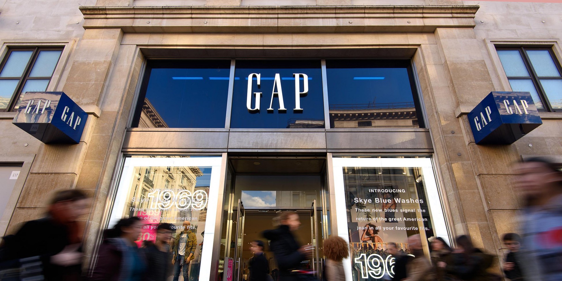 Gap: Γιατί απολύθηκε η CEO – Πιέσεις στη μετοχή της εταιρείας