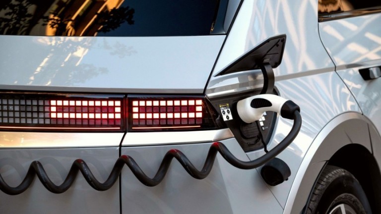 Νέα εφαρμογή «Recharge» για εύκολη αναζήτηση σημείων φόρτισης ηλεκτρικών οχημάτων