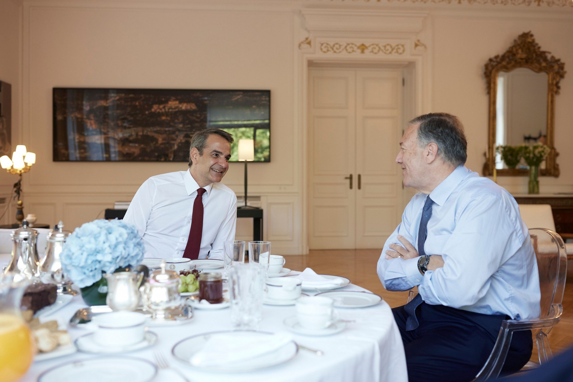 Πρόγευμα εργασίας Μητσοτάκη – Πομπέο στο Μέγαρο Μαξίμου (pics)