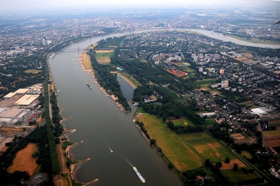 Πώς ο ποταμός Ρήνος απειλεί την οικονομία της Γερμανίας