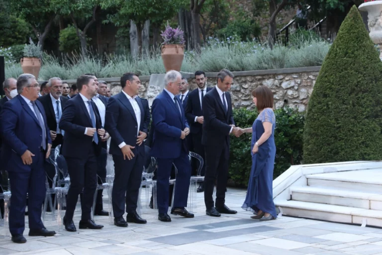 Η 48η δεξίωση για την αποκατάσταση της Δημοκρατίας – Η προσέλευση των πολιτικών και τα πηγαδάκια (pics)