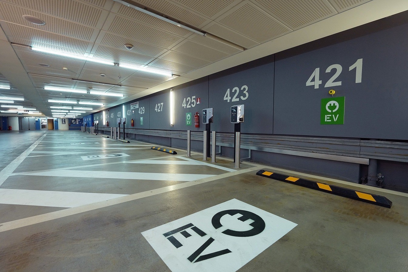 Σταθμός φόρτισης από τα ΕΛ.ΠΕ. στο Μέγαρο Μουσικής Αθηνών (pics)