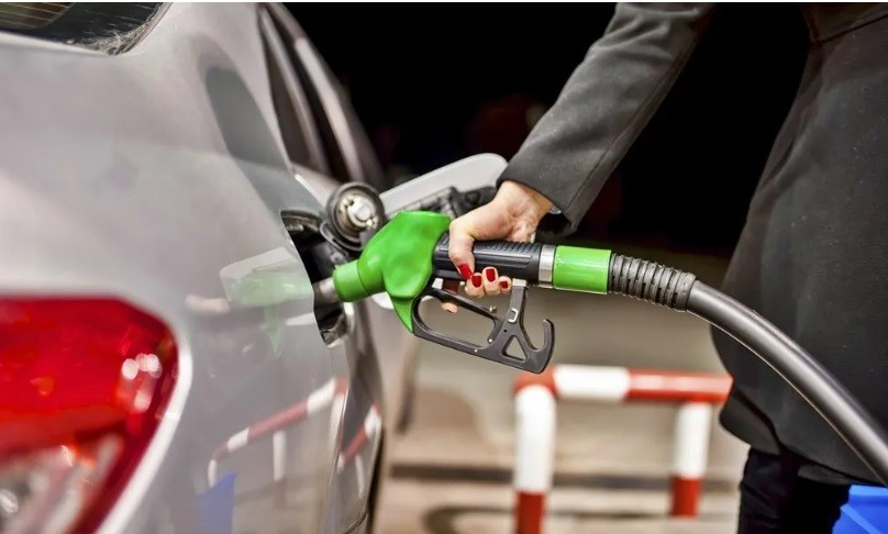 Φωτιά η βενζίνη: Σε ποιες περιοχές ξεπέρασε τα €2,30 – Πού θα φτάσει το Πάσχα (vid)