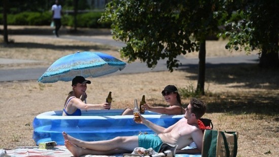 Βρετανία: Θερμοκρασίες ρεκόρ – Ο υδράργυρος πλησιάζει του 40 βαθμούς Κελσίου