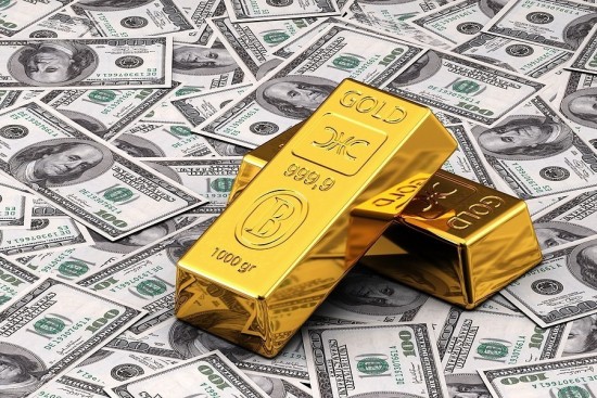 Αναδιπλώνεται ο χρυσός, αλλά διατηρεί το όριο των $2.000