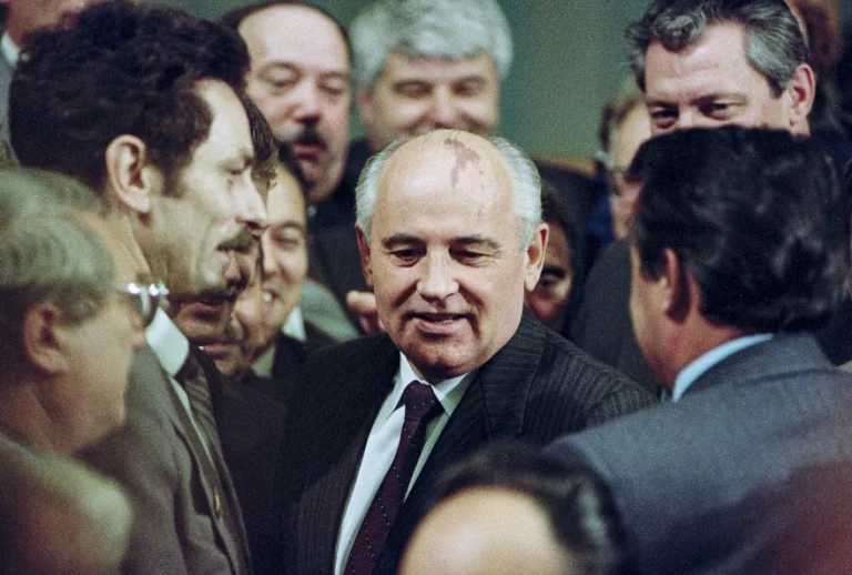 Παγκόσμια συγκίνηση για τον θάνατο του Μιχαήλ Γκορμπατσόφ