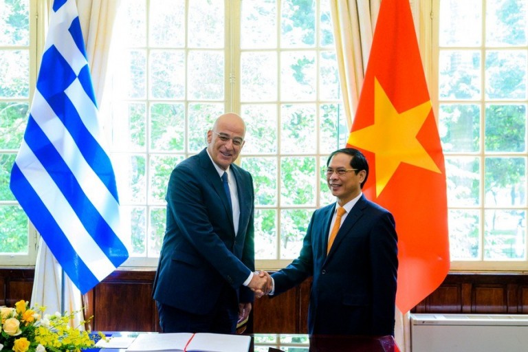 Στο Βιετνάμ ο Νίκος Δένδιας – «Κοινή προσήλωση στο Διεθνές Δίκαιο και το Δίκαιο της Θάλασσας» (tweet)