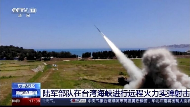 Κινεζικοί πύραυλοι πέρασαν για πρώτη φορά πάνω από την Ταϊβάν σύμφωνα με κρατικά ΜΜΕ