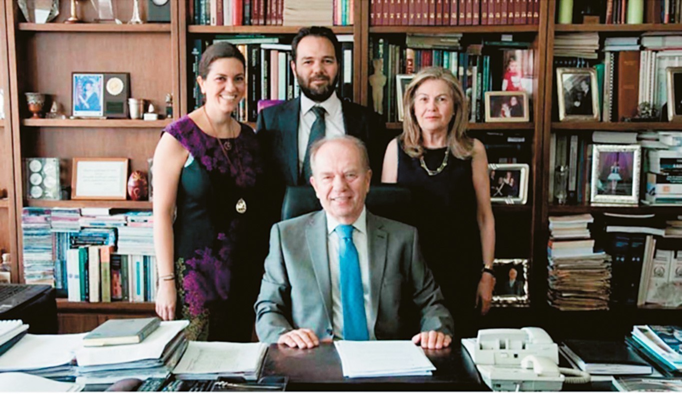 Οικογένεια Κουτρουλιά – Palmie bistro: Από τις χρυσές εποχές στην περιπέτεια των πλειστηριασμών